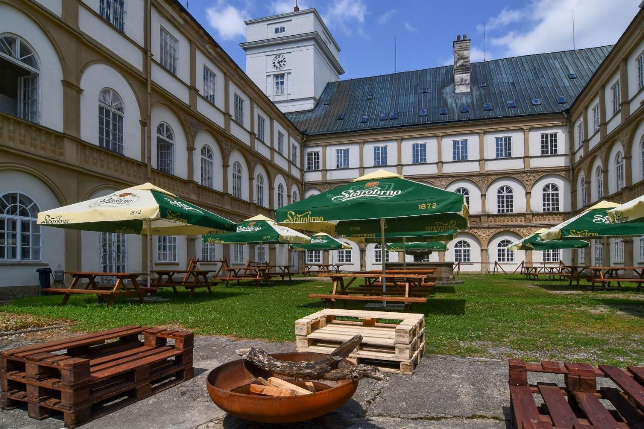 Zamek Racice Hotel Exterior photo