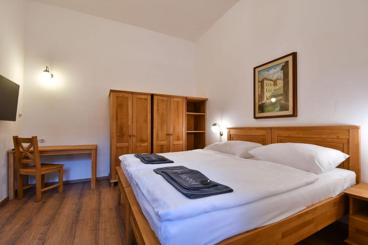 Zamek Racice Hotel Exterior photo